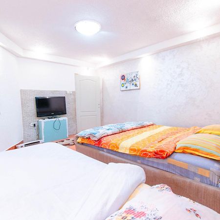 Hostel Konak Podgorica Bagian luar foto