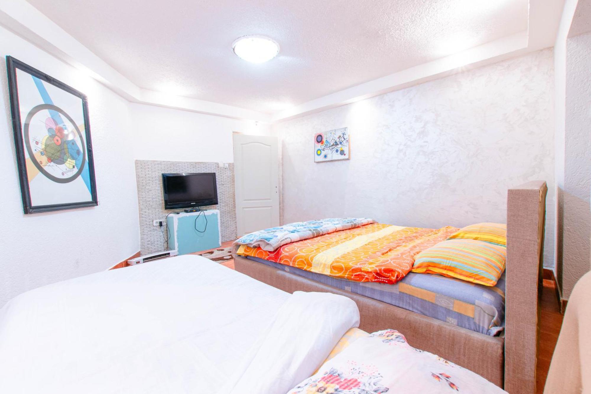 Hostel Konak Podgorica Bagian luar foto